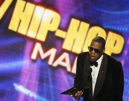 Jay-Z accepts the favorite male hip hop artist award at the 2009 American Music Awards