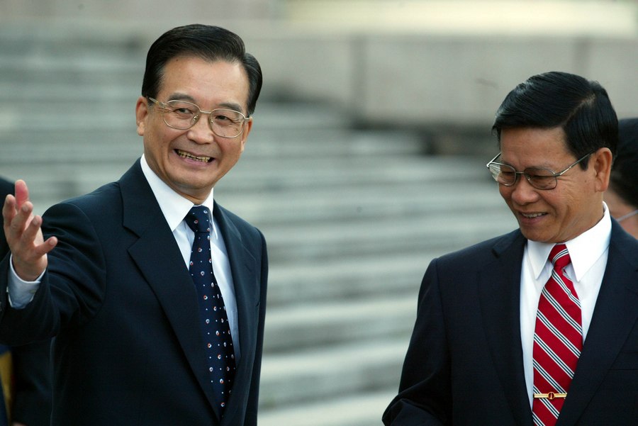 Wen Jiabao's decade of diplomacy photo album