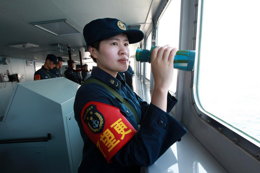 Chinese navy conducts formation exercises