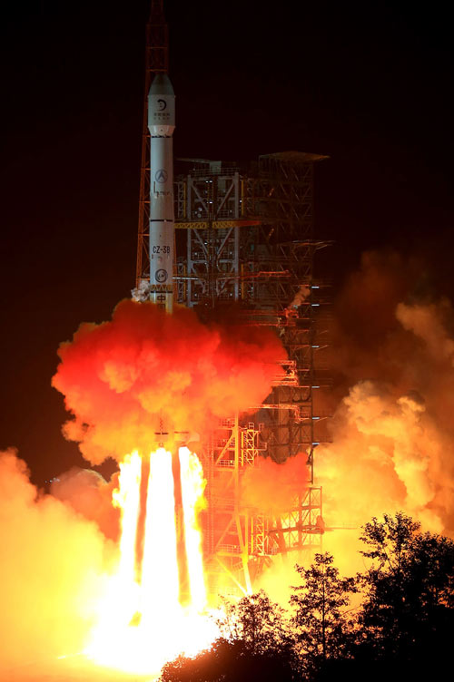 China launches moon rover