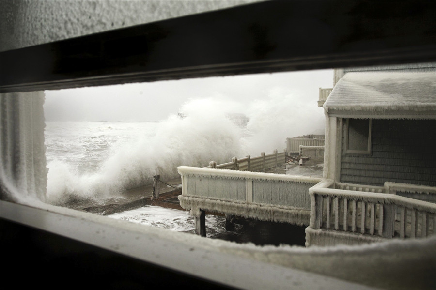 In photos: Nor'easter snowstorm hits US