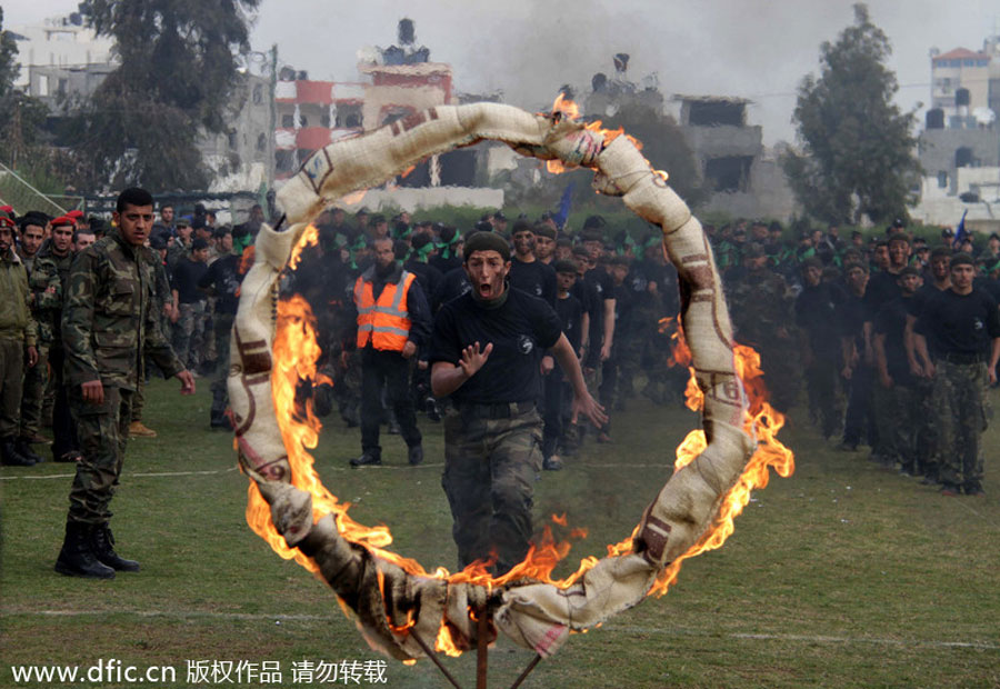 Palestinian students show military skills