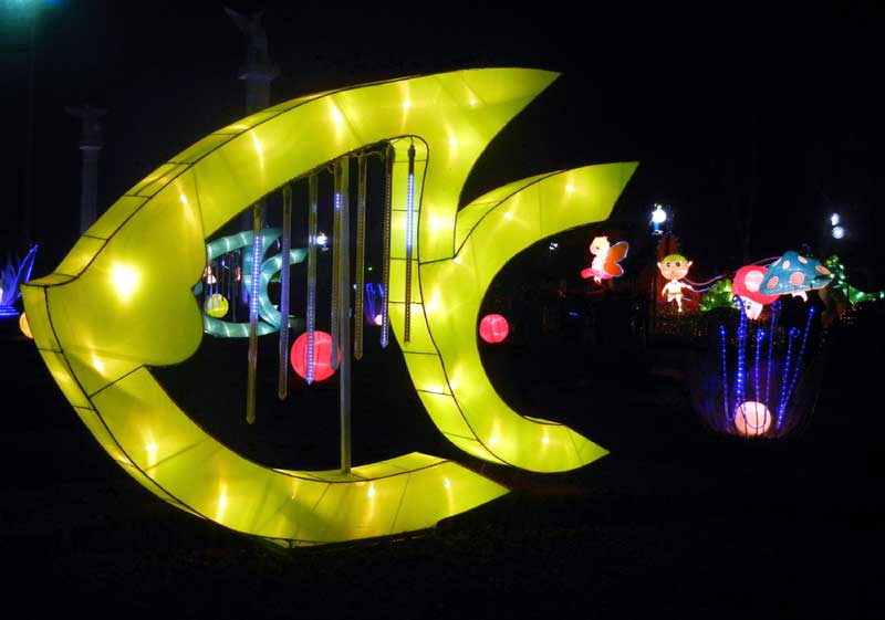 Lantern fair lights up E China park