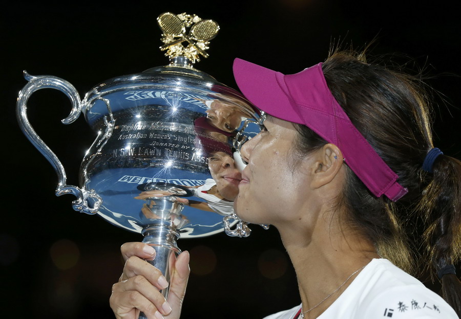 Li Na beats Cibulkova to win Australian Open