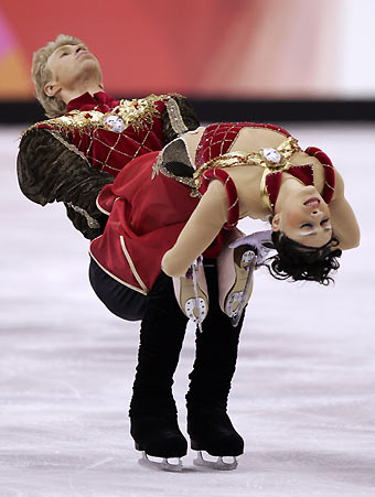 Isabelle Delobel and Olivier Schoenfelder from France perform their free dance in the ice dancing competition during the Figure Skating at the Torino 2006 Winter Olympic Games in Turin, Italy, February 20, 2006. [Reuters]