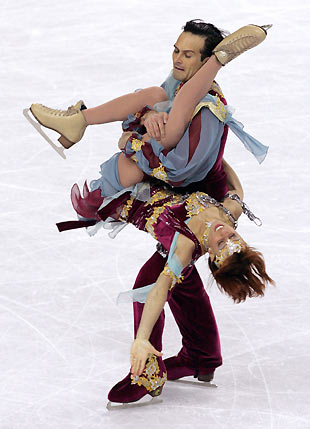 Barbara Fusar Poli and Maurizio Margaglio from Italy perform their free dance in the ice dancing competition during the Figure Skating at the Torino 2006 Winter Olympic Games in Turin, Italy February 20, 2006. [Reuters]