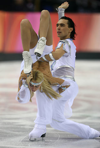 Elena Grushina and Ruslan Goncharov from Ukraine perform their free dance in the ice dancing competition during the Figure Skating at the Torino 2006 Winter Olympic Games in Turin, Italy, February 20, 2006. [Reuters]