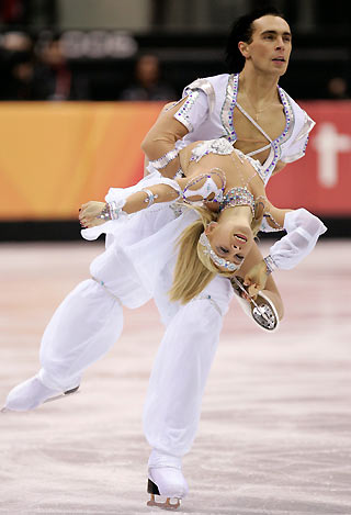 Elena Grushina and Ruslan Goncharov from Ukraine perform their free dance in the ice dancing competition during the Figure Skating at the Torino 2006 Winter Olympic Games in Turin, Italy, February 20, 2006. [Reuters]