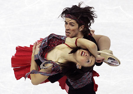 Sinead Kerr and John Kerr from Britain perform their free dance in the ice dancing competition during the Figure Skating at the Torino 2006 Winter Olympic Games in Turin, Italy, February 20, 2006. [Reuters]