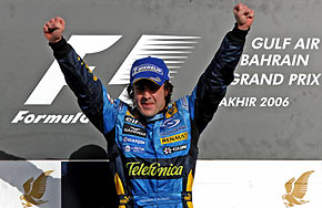 Winner of the Bahrain Formula One Grand Prix Renault's Fernando Alonso of Spain celebrates on the podium at the end of the race at the Sakhir racetrack in Manama March 12, 2006. [Reuters]