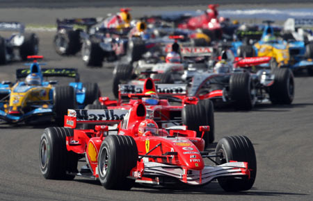 Ferrari Formula One driver Michael Schumacher (front) of Germany leads the pack ahead of team mate Felipe Massa of Brazil and Renault's Fernando Alonso of Spain during the Bahrain Formula One Grand Prix at the Sakhir racetrack in Manama March 12, 2006. [Reuters]