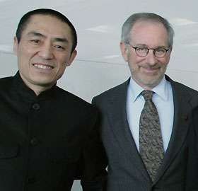 Directors Zhang Yimou (left) and Steven Spielberg: Film greats collaborate. 