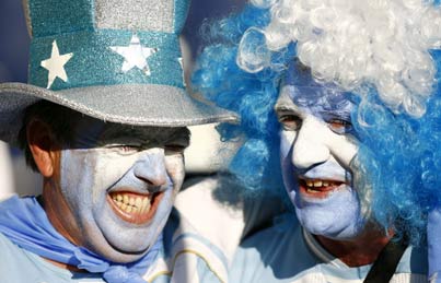 Argentina fans smile before the Group C World Cup 2006 soccer match between the Netherlands and Argentina in Frankfurt June 21, 2006.