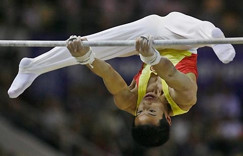 China's Xiao Quin competes on the horizontal bar during the men's team final at the 39th Artistic Gymnastics World Championships in Aarhus, Denmark, October 17, 2006. Team China won the gold medal on Tuesday followed by Russia's silver and Japan's bronze.