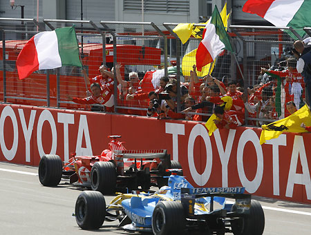 Schumacher beat Alonso to win in Germany