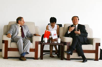 Jiang Xiaoyu meets Israeli journalists