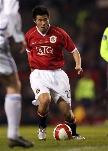 Dong Fangzhuo at Old Trafford field against Europe XI