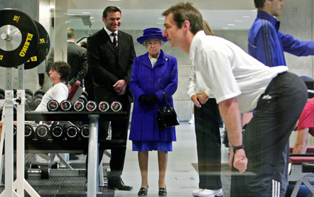 Queen Elizabeth opens new tennis centre