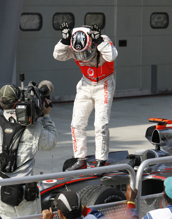 Alonso leads McLaren one-two in Malaysia