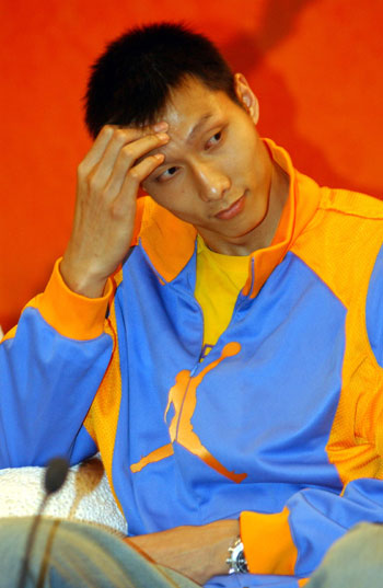 Yi Jianlian leaves for NBA career