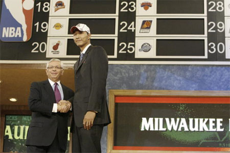 Bucks draft Yi Jianlian of China