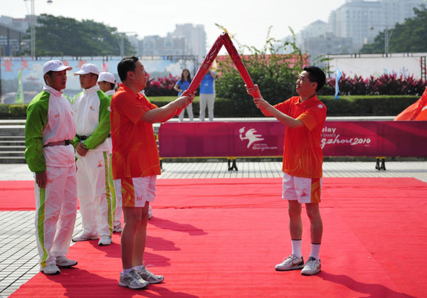 Asiad torch relay continues in Jiangmen