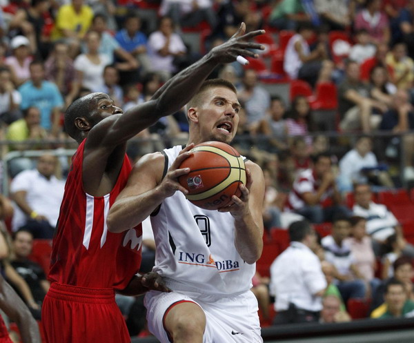 US crush Iran as Angola shock Germany