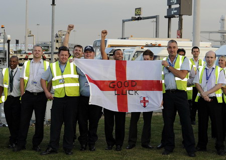 England soccer team heads to S Africa for World Cup