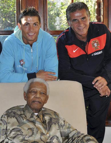 Nelson Mandela meets Portugal's Ronaldo