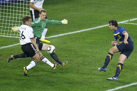 Germany beats 10-man Australia 4-0