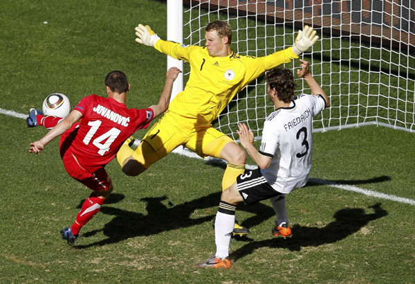 Serbia beats 10-man Germany 1-0 at World Cup