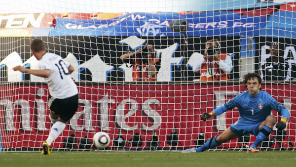 Serbia beats 10-man Germany 1-0 at World Cup