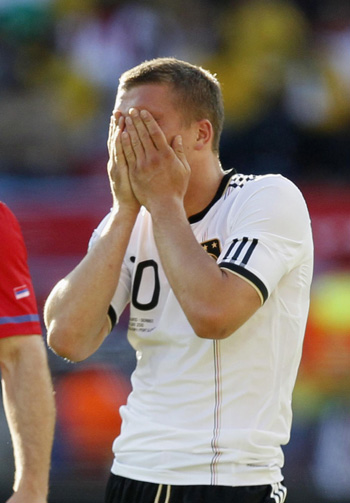 Serbia beats 10-man Germany 1-0 at World Cup