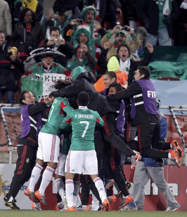 Mexico beat France 2-0 in World Cup match