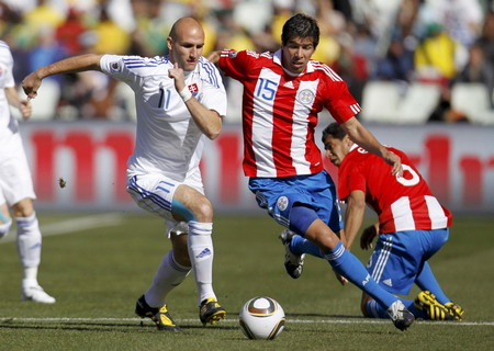 Paraguay beats Slovakia 2-0 at the World Cup