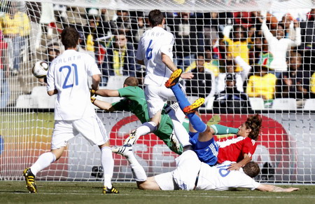 Paraguay beats Slovakia 2-0 at the World Cup