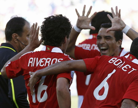 Paraguay beats Slovakia 2-0 at the World Cup