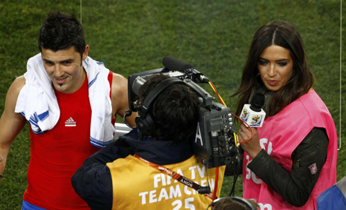 Casillas' gilfriend interviews Spainish player