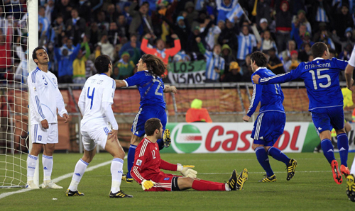 Argentina beats Greece 2-0 at World Cup