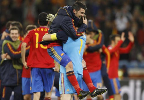 Spain bypass Portugal to reach last eight