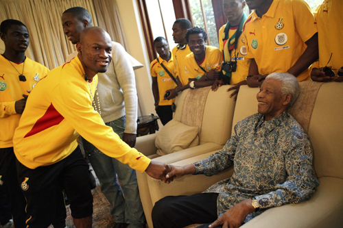 Mandela met Ghana's soccer team