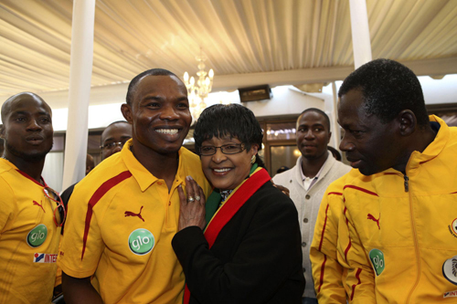 Mandela met Ghana's soccer team