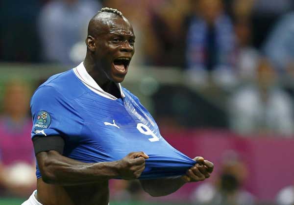 Balotelli double fires Italy into Euro final