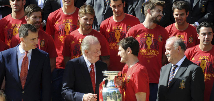 Spain players welcomed by King and Prince