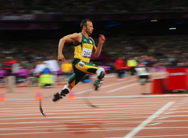 Pistorius smashes 200m world record in London opener