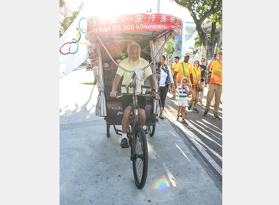 Chinese pedicab rider tours Olympics