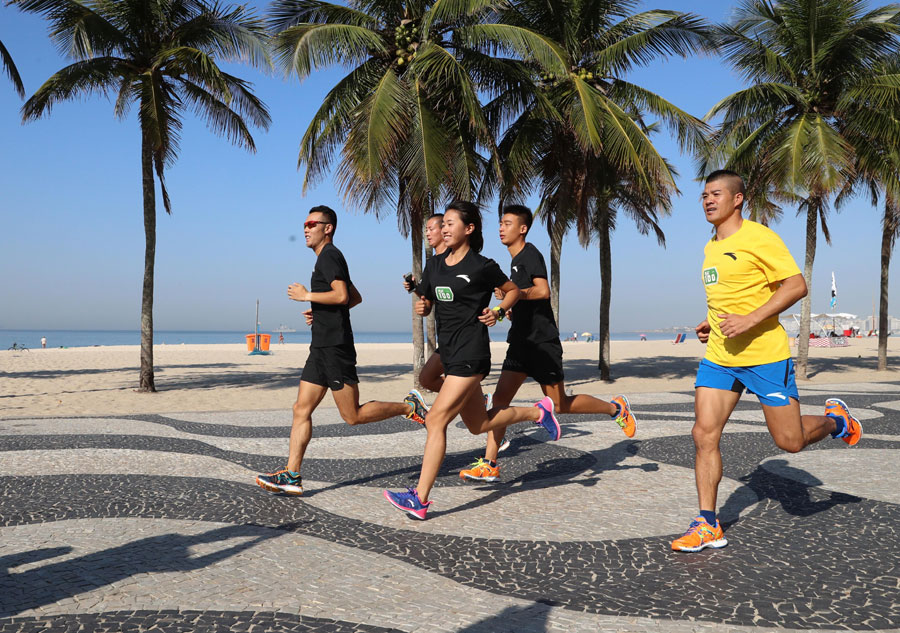 Chinese marathon runners cheer for Rio Olympics