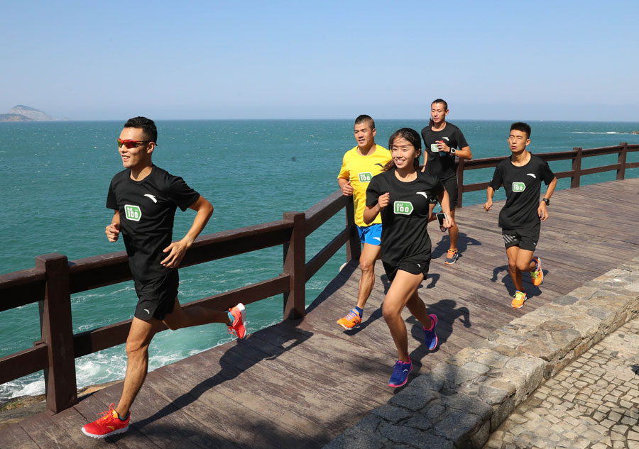 Chinese marathon runners cheer for Rio Olympics