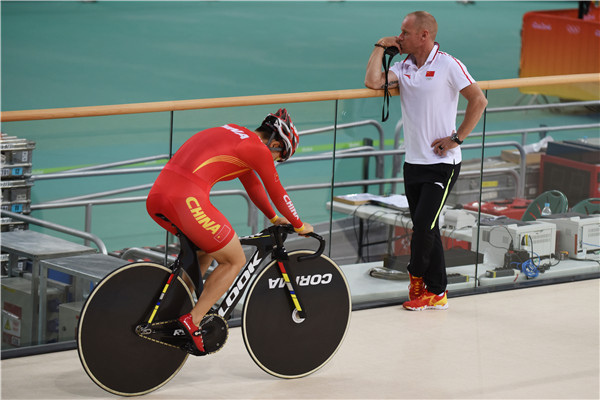 Chinese track cyclists take training session in Rio