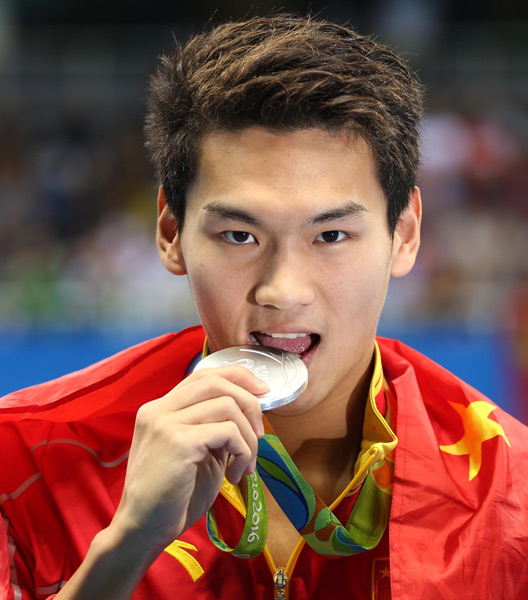 Chinese swimmers make splash with medals of all colors